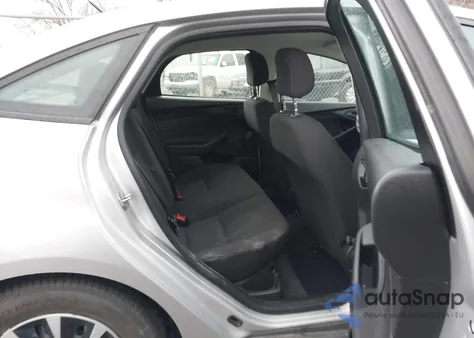 2016 Ford Focus S z USA, uszkodzony, nr VIN 1FADP3E27GL397648